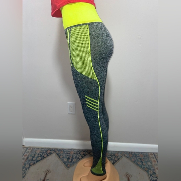 MIX LEGGING ACTIVEWEAR ONE SIZE SPANDEX  EXCELLENT CONDITIONS - Picture 3 of 8